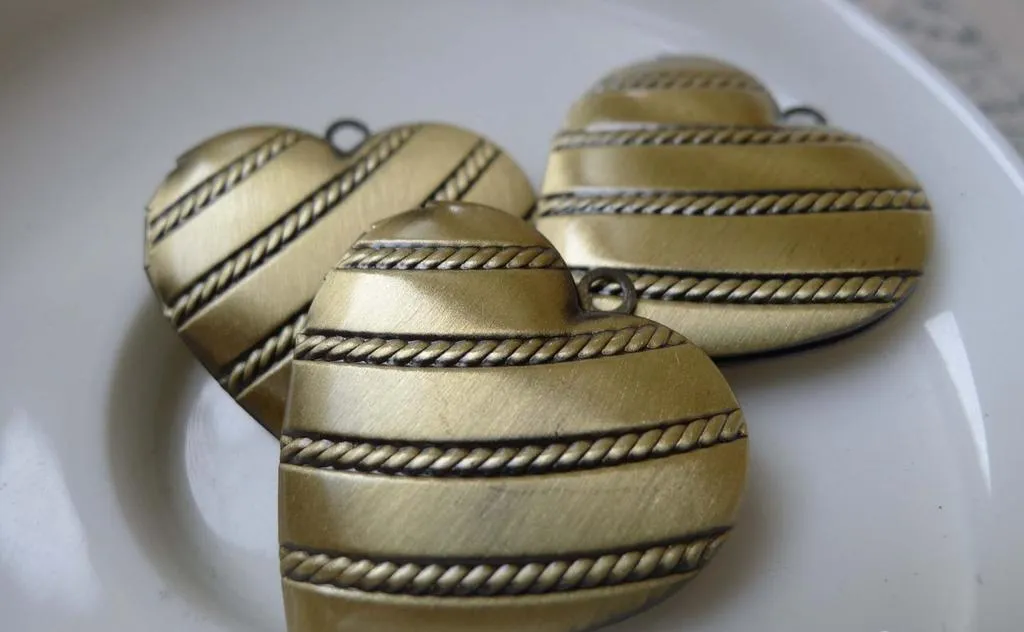 4 pcs of Antique Bronze Brass Coiled Heart Photo Locket  A7012