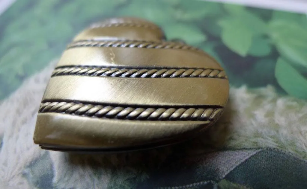 4 pcs of Antique Bronze Brass Coiled Heart Photo Locket  A7012