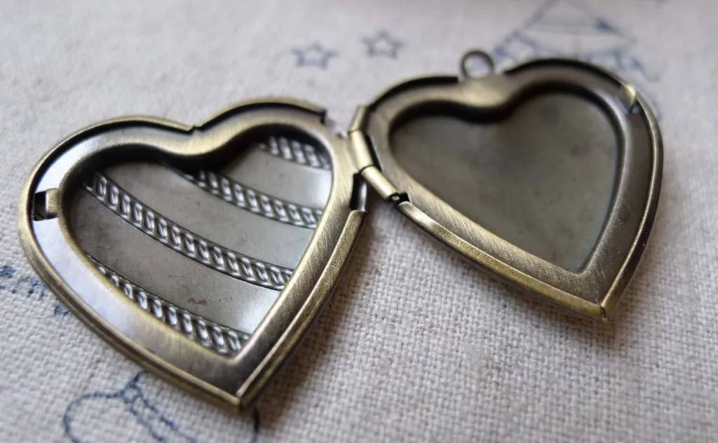 4 pcs of Antique Bronze Brass Coiled Heart Photo Locket  A7012