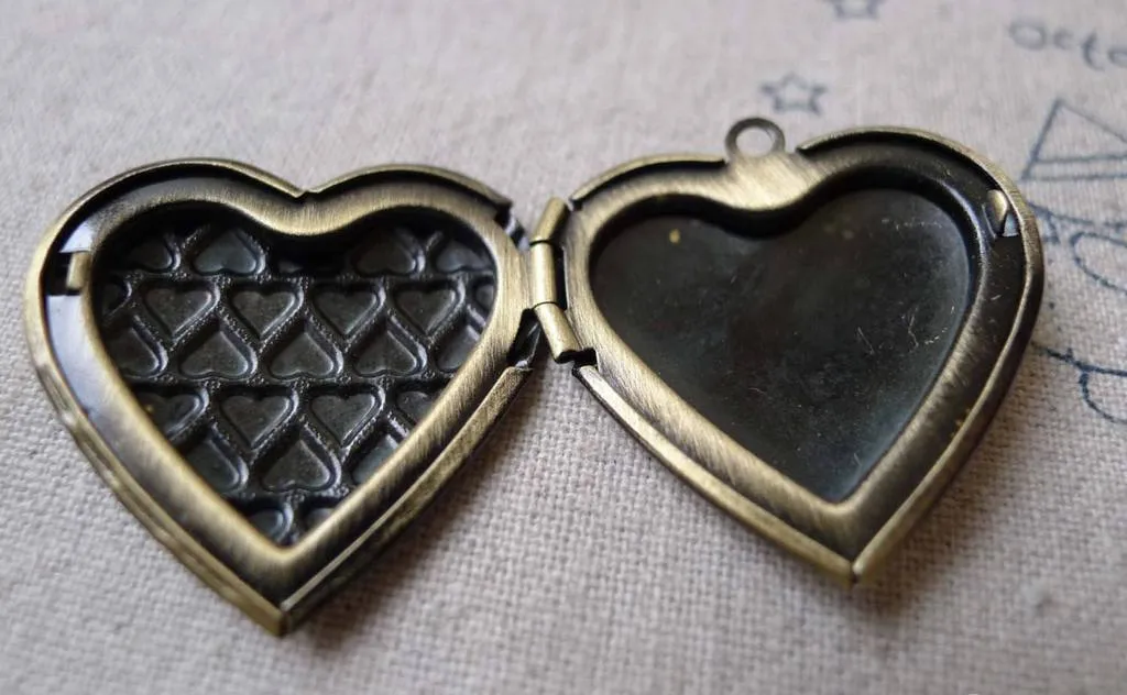 4 pcs of Antique Bronze Brass Multiple Heart Photo Locket A7009