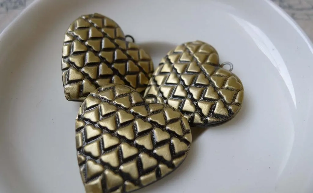 4 pcs of Antique Bronze Brass Multiple Heart Photo Locket A7009