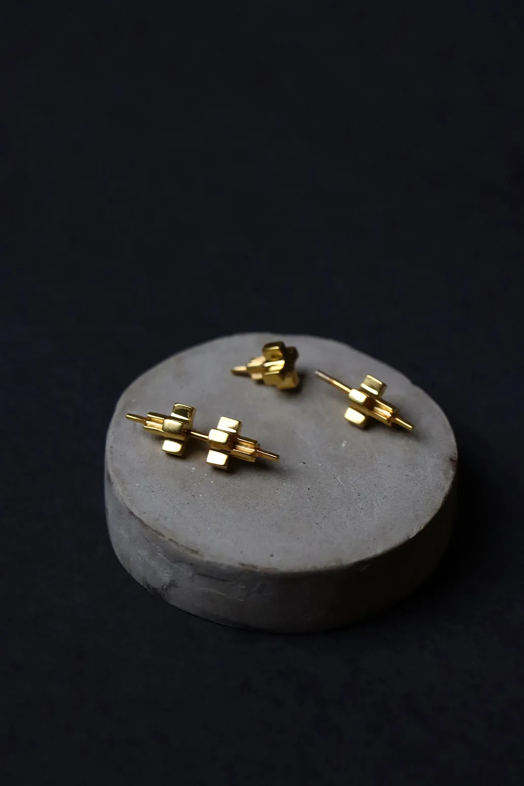 Bisai Barbell Studs