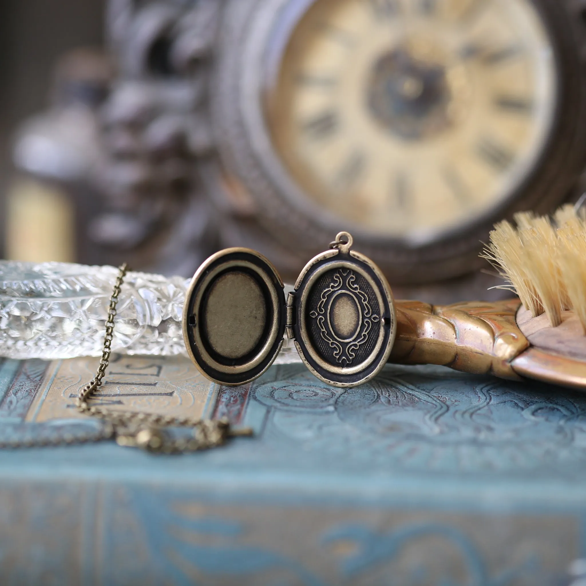Butterfly Cameo Oval Vintage Style Locket