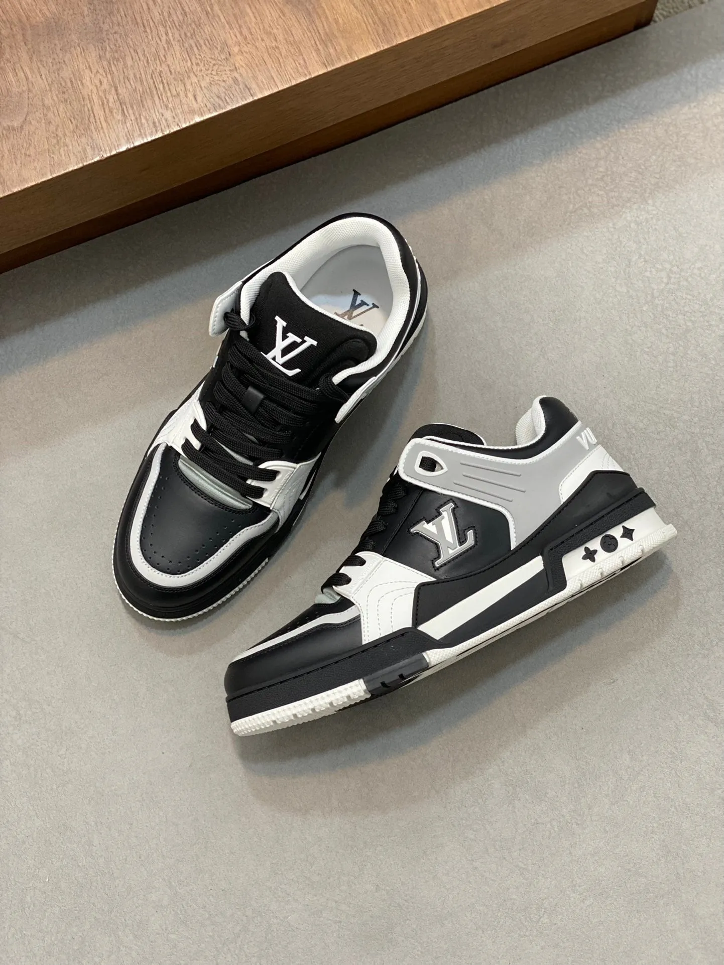 LV TRAINER  BLACK GREY SNEAKER
