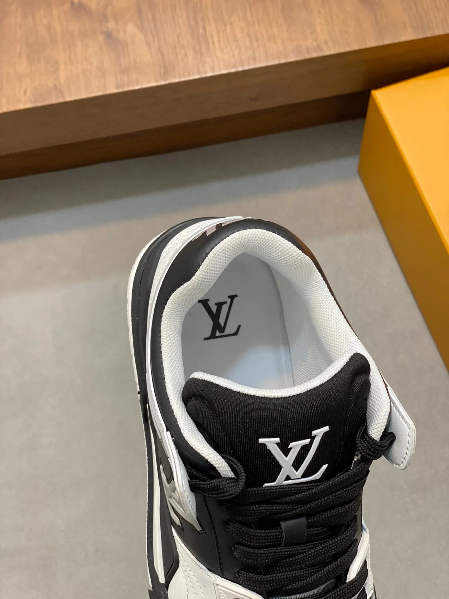 LV TRAINER  BLACK GREY SNEAKER