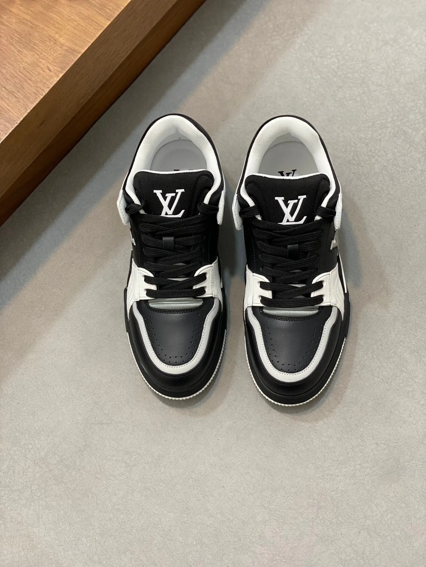 LV TRAINER  BLACK GREY SNEAKER