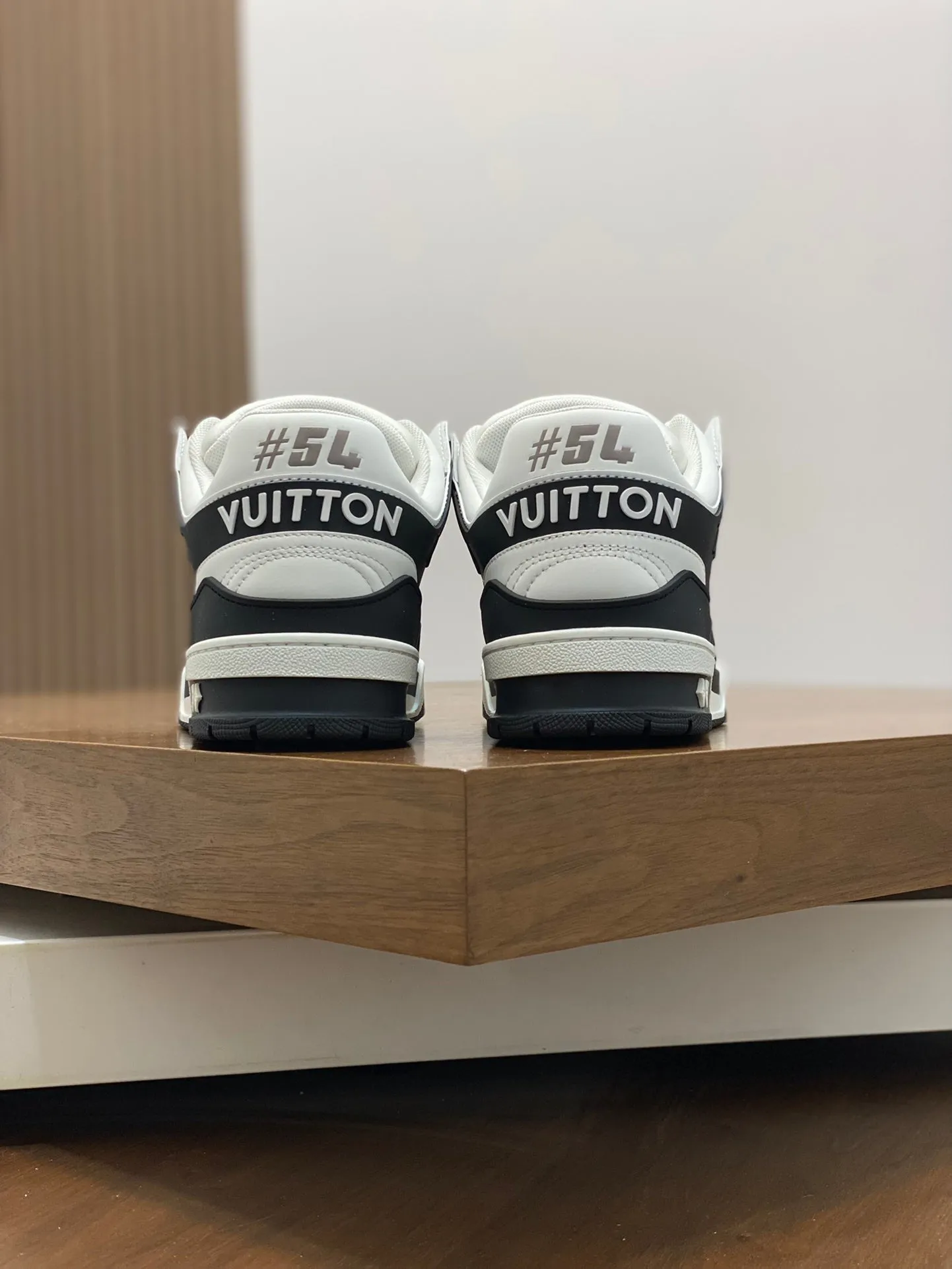LV TRAINER  BLACK WHITE SNEAKER