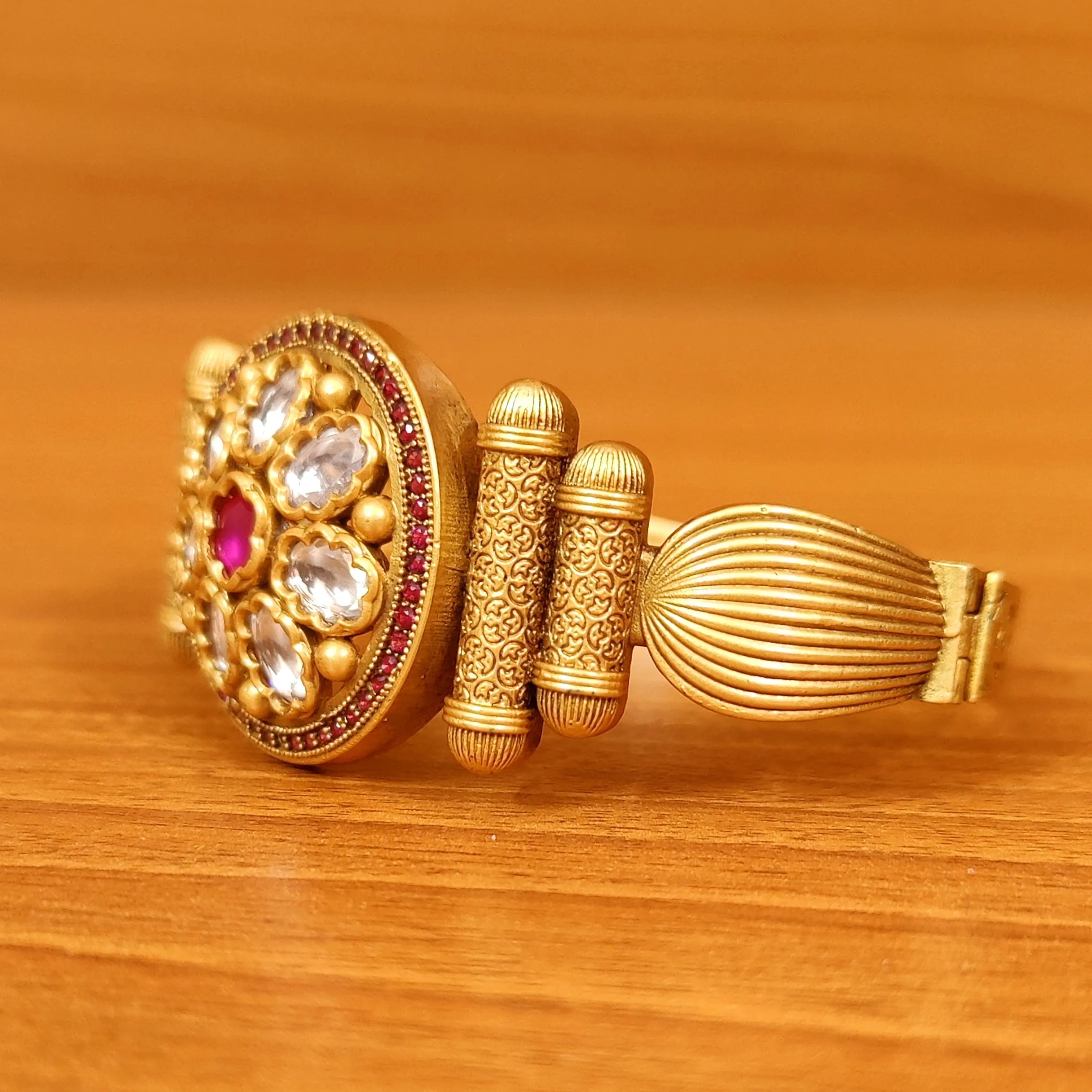 MATT GOLD LOOK KUNDAN & RUBY OPENABLE BRACELET