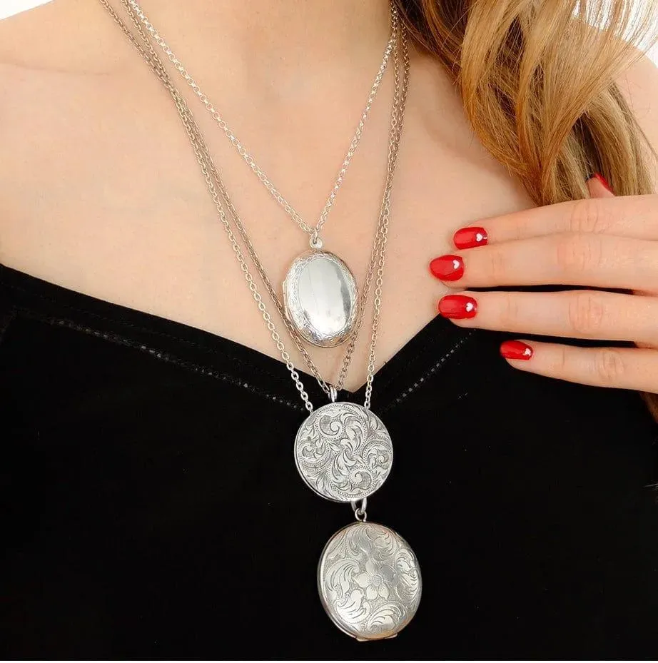Vintage 1975 Large Round Locket Necklace