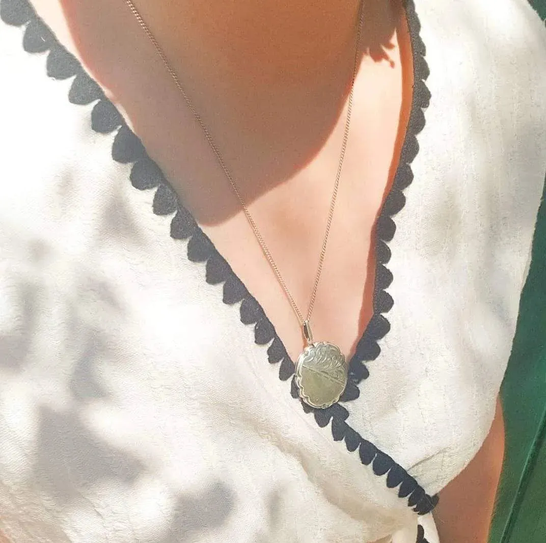 Vintage 1978 Large Oval Silver Locket Necklace